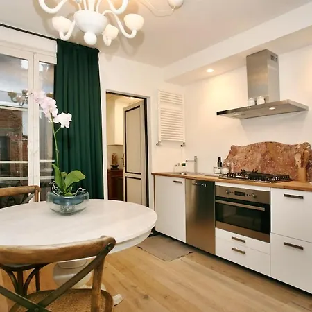Central Market Exclusive Apartment-3